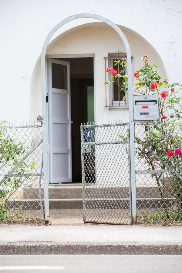 Le Coquet Chez Maguy Maison De Ville Avec Jardin Μπεζανσόν Εξωτερικό φωτογραφία